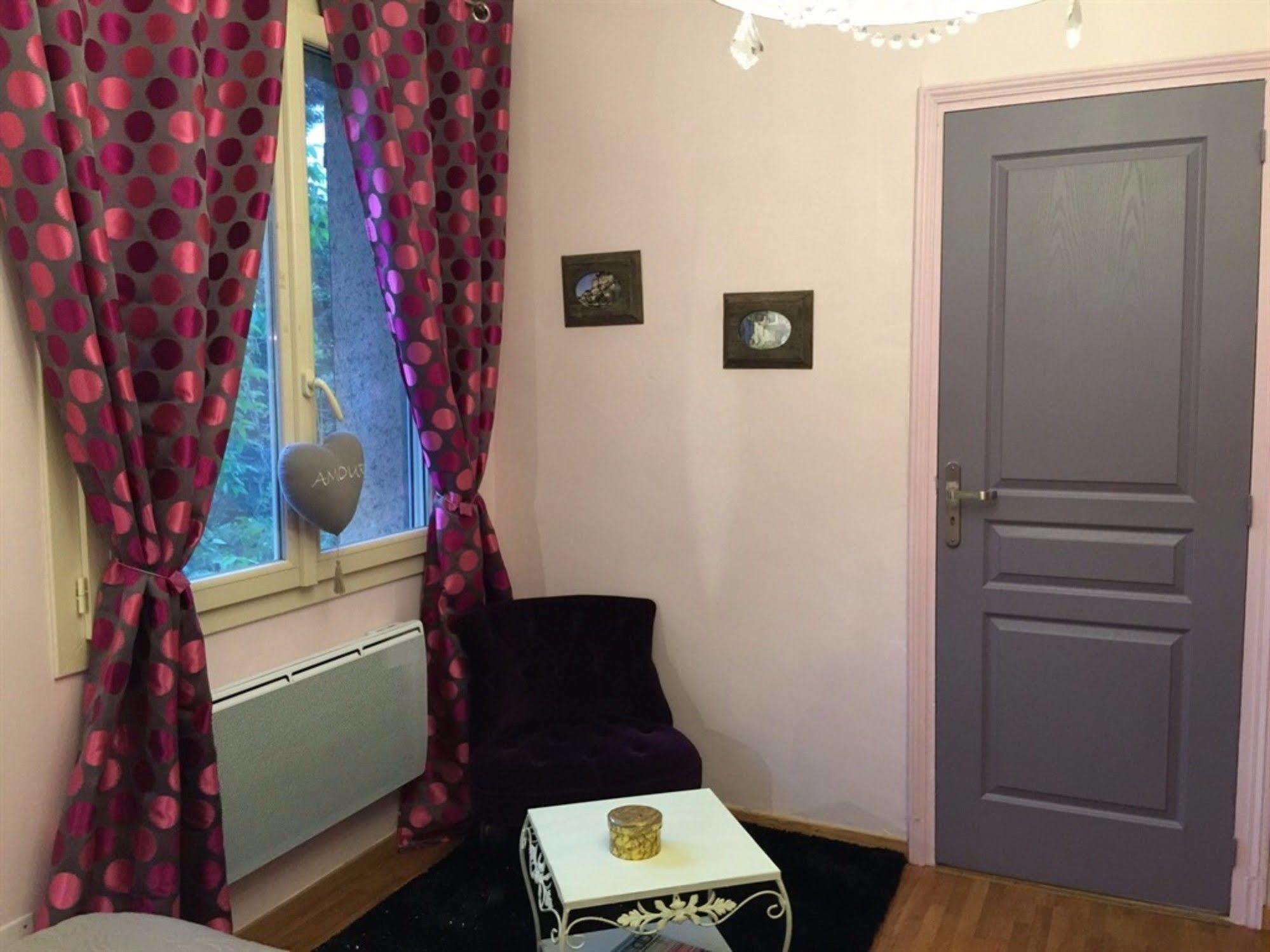 O Clair De Lune Au Coeur De Sarlat - Chambres Climatisees - Parking Prive - Piscine Chauffee - Spa Et Massages מראה חיצוני תמונה