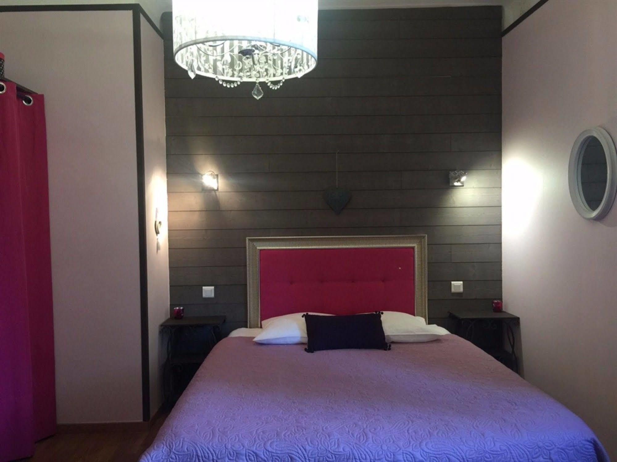 O Clair De Lune Au Coeur De Sarlat - Chambres Climatisees - Parking Prive - Piscine Chauffee - Spa Et Massages מראה חיצוני תמונה